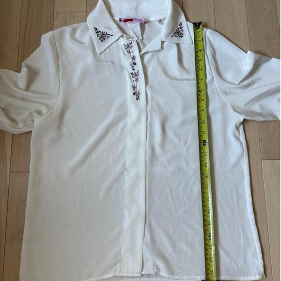 Elegant vintage blouse with delicate floral embroidery i - Picture 6 of 8